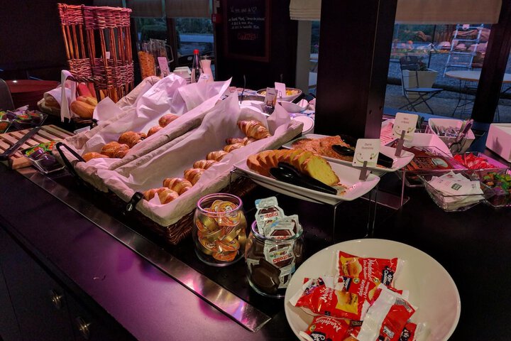 Breakfast/Coffee Service 17 of 40
