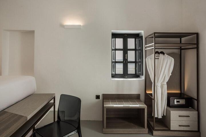 Room 106 of 165