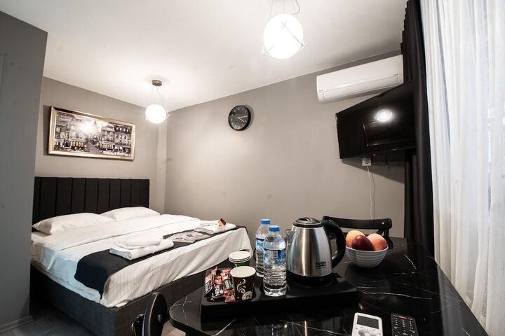 Room 12 of 32