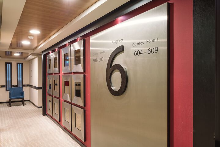 Ballroom/Hall 34 of 38