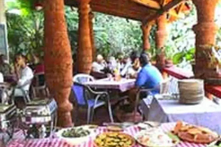 Dining 10 of 13