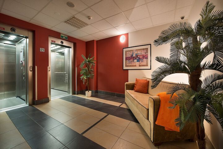 Entrance & Lobby