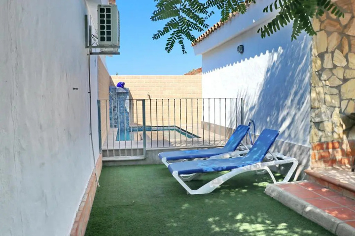 Pool 10 of 13