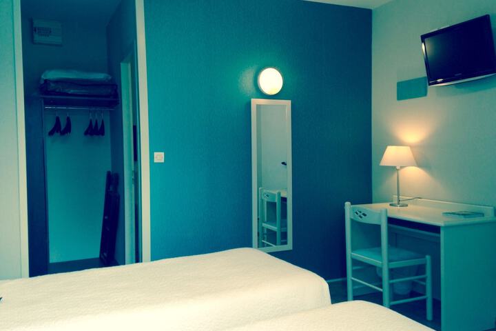 Room 6 of 27