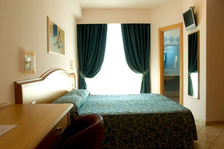 Room 4 of 32