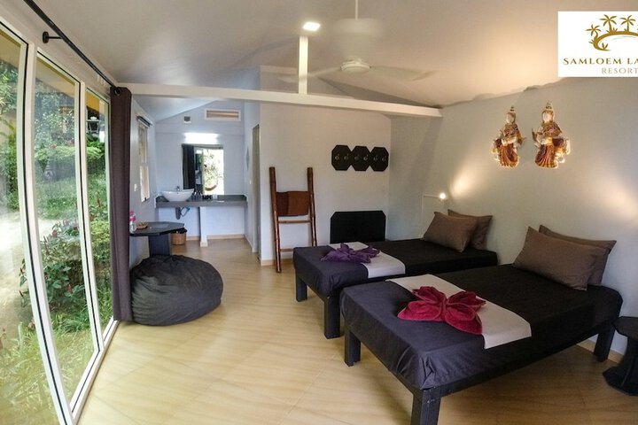 Room 6 of 33