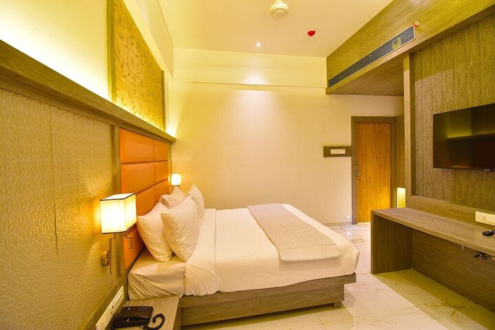 Room 11 of 25