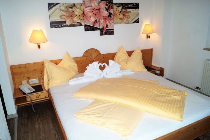 Room 8 of 97