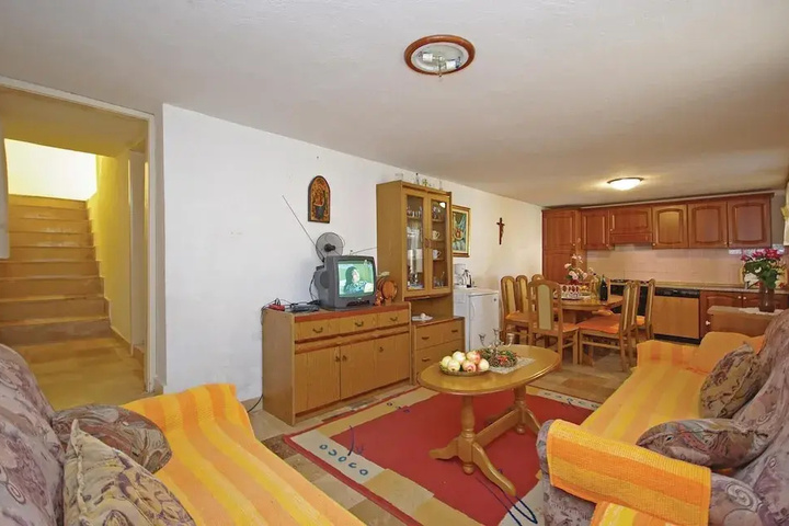 Room 5 of 21