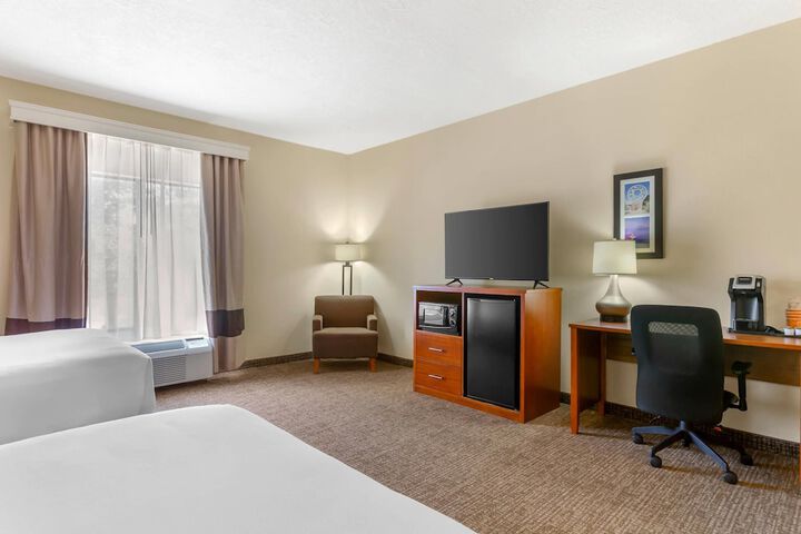 Room 6 of 33