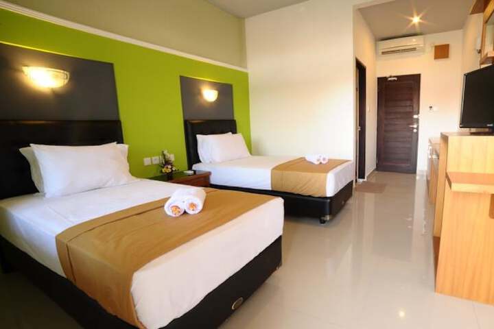 Room 4 of 73