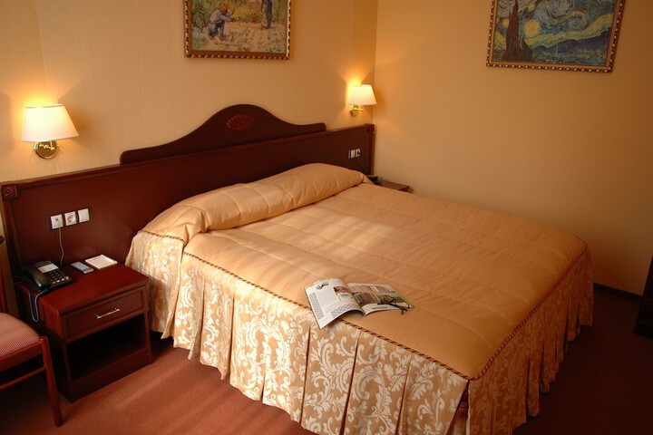 Room 8 of 48