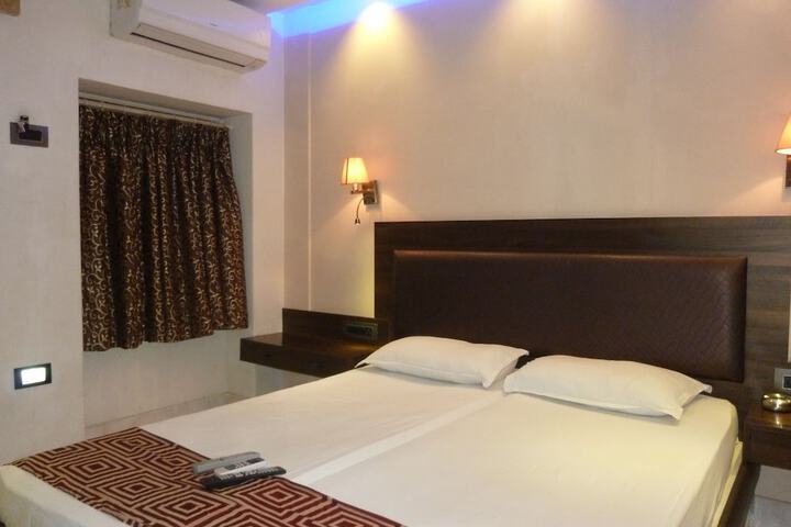 Room 12 of 38