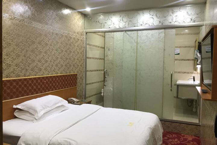 Room 6 of 9