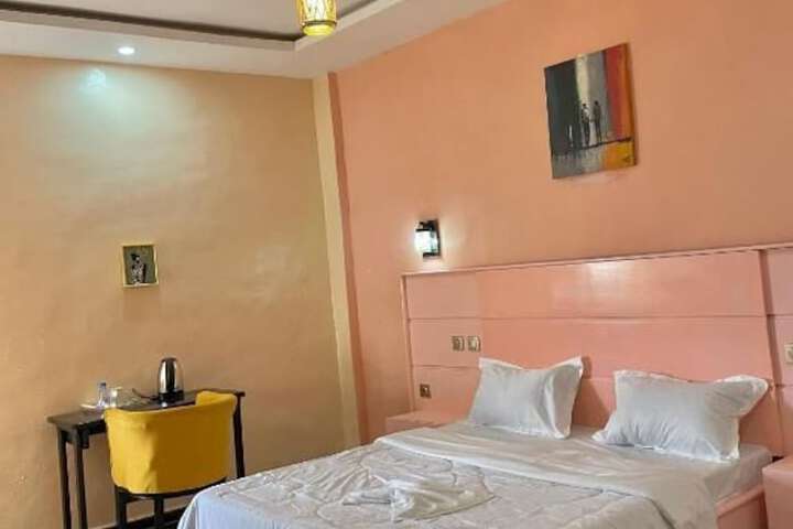 Room 4 of 12