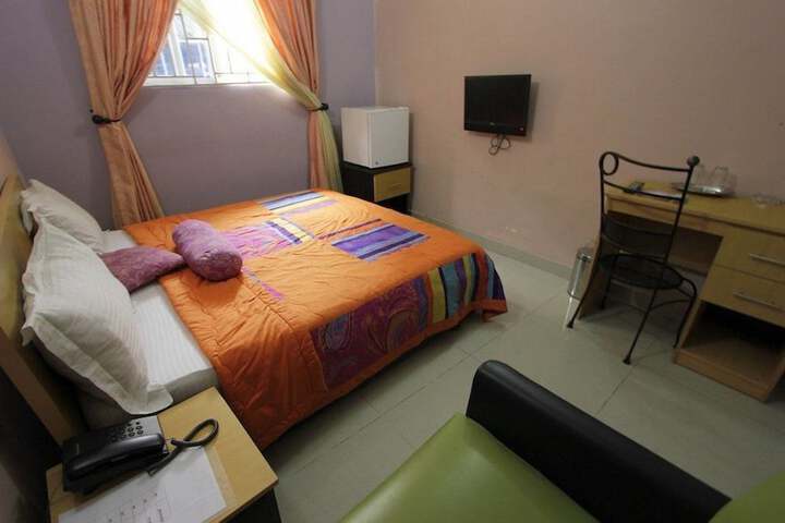 Room 4 of 23