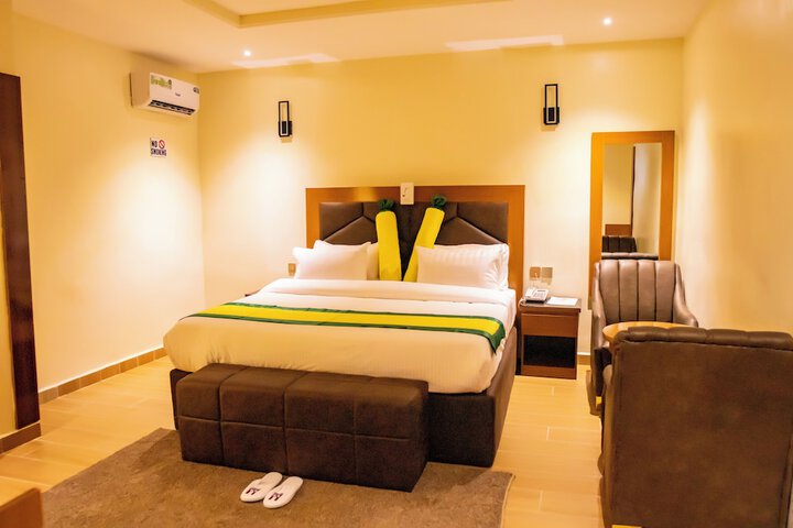 Room 5 of 20