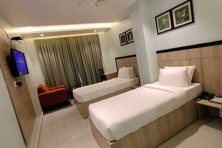 Room 4 of 25