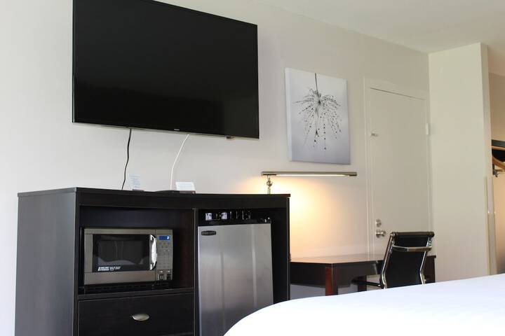 1 King Bed (1 of 10)