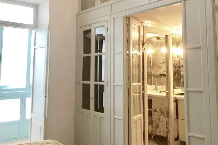 Room 5 of 20