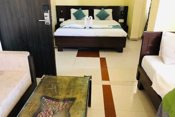 Room 2 of 3