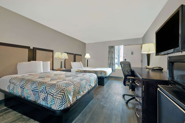 2 Double Beds (9 of 11)