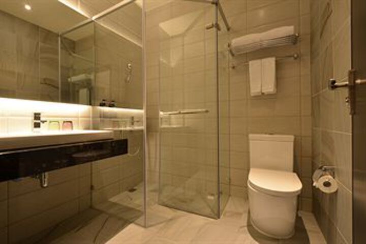 Room 4 of 72