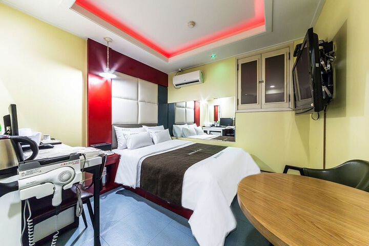 Room 33 of 75