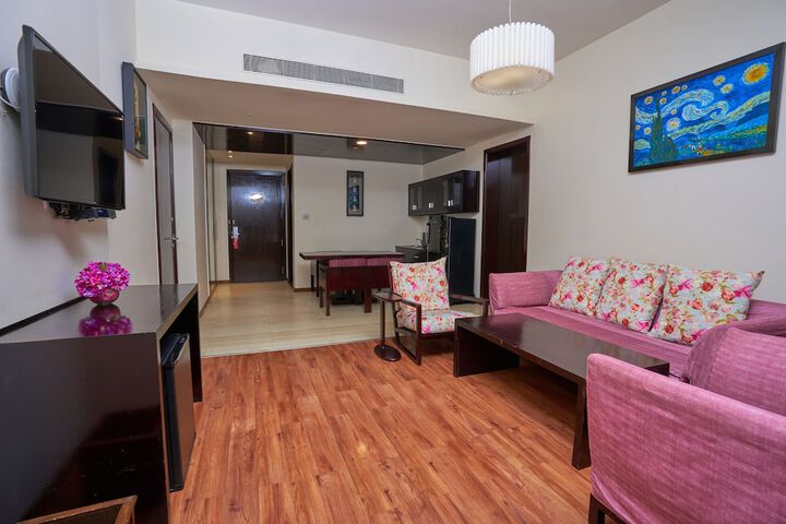 Room 30 of 80