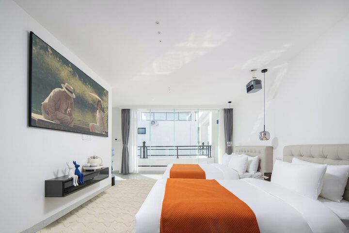 Room 42 of 107