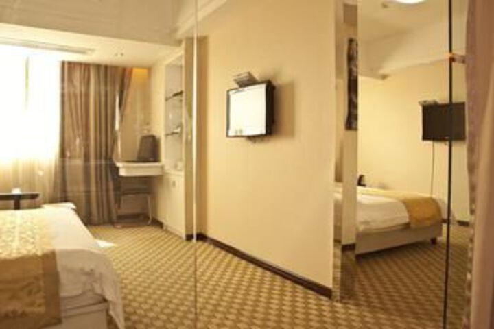 Room 53 of 83