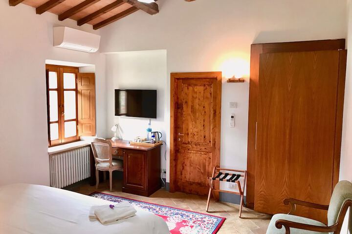 Room 5 of 33