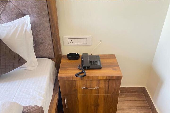 Room 10 of 16