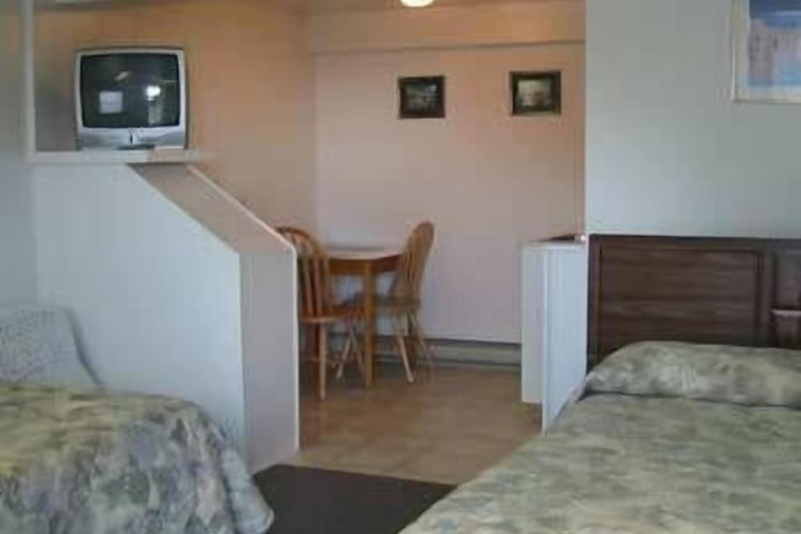 Room 6 of 24