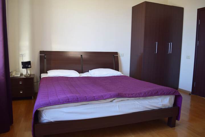 Room 12 of 83