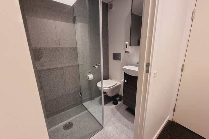 Room 16 of 36
