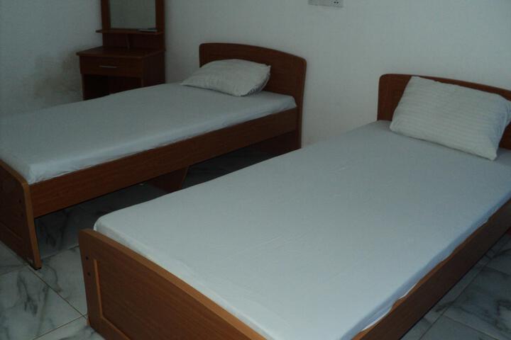 Room 4 of 6
