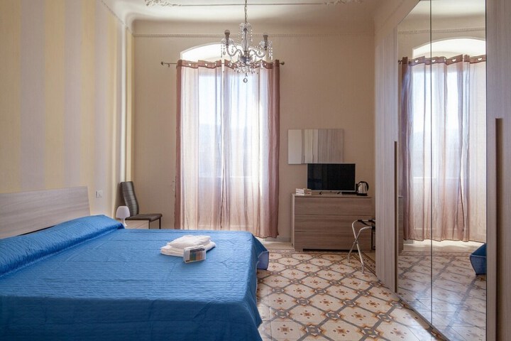 Room 6 of 17