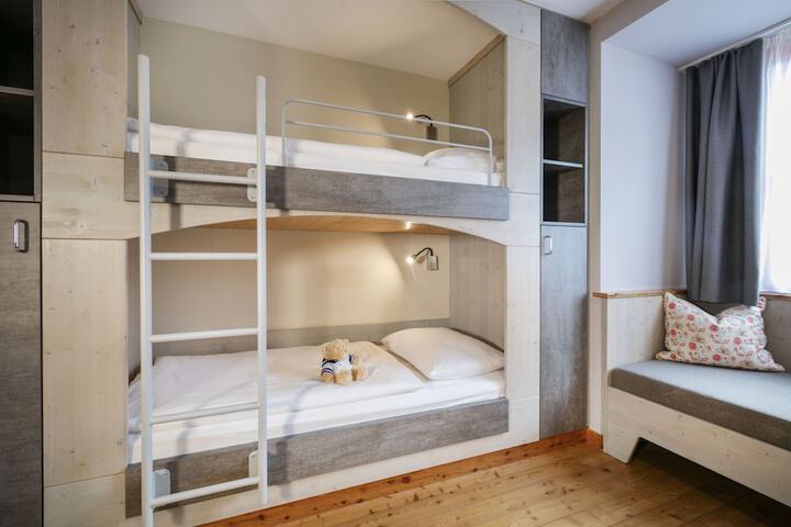 Room 5 of 59