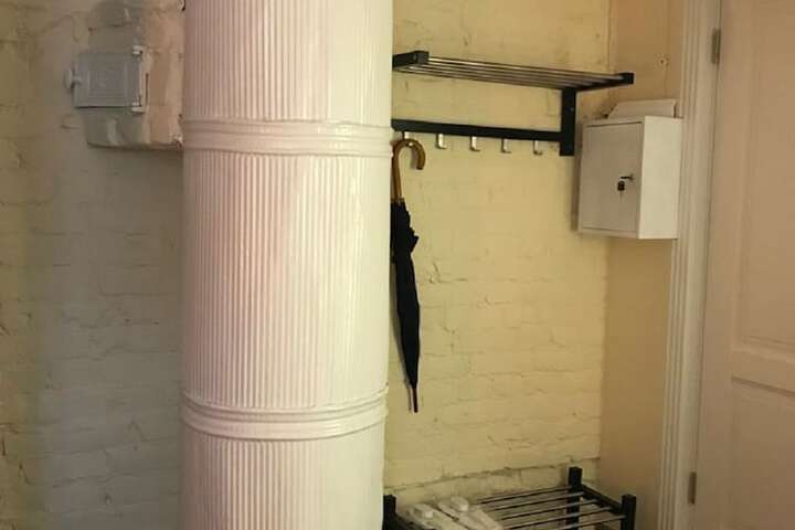Room 4 of 63