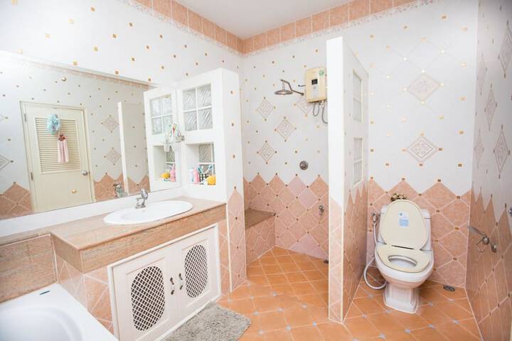Room 17 of 27