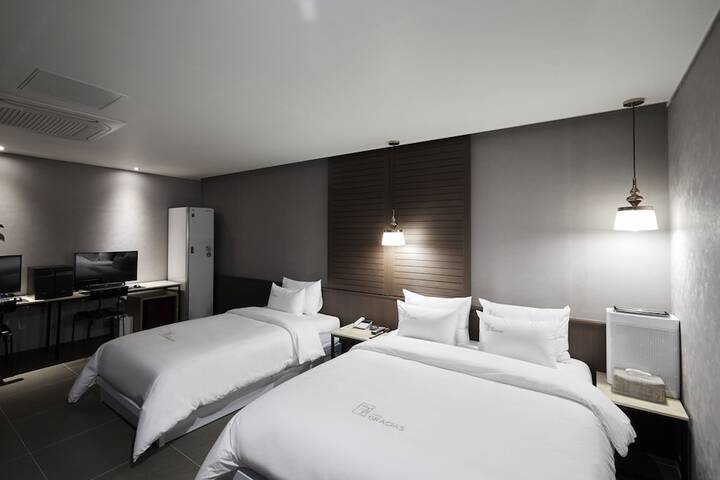 Room 14 of 110