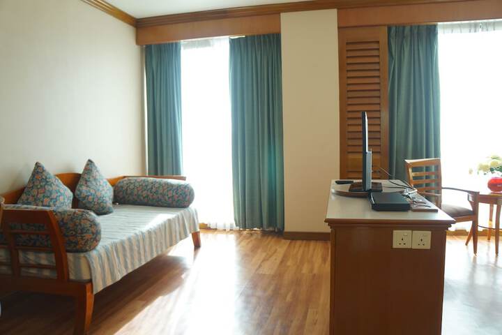 Room 18 of 104