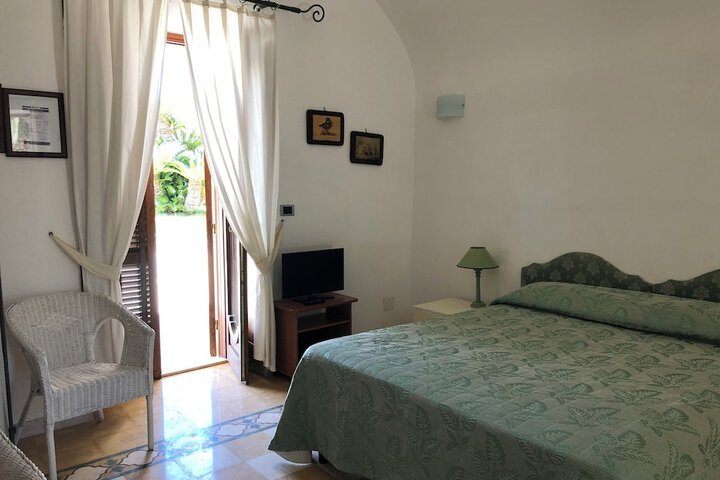 Room 27 of 62