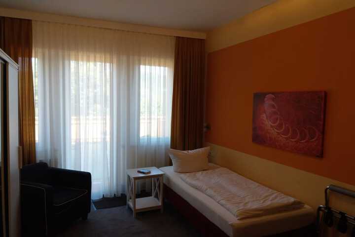 Room 15 of 33