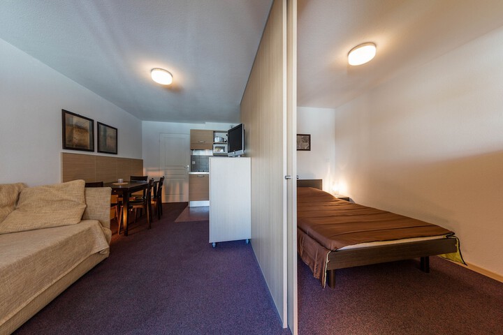 Room 13 of 40
