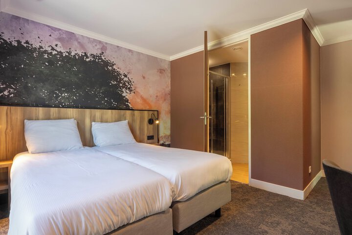 Room 18 of 42
