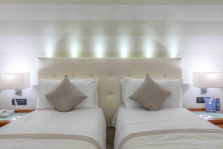 Room 42 of 173