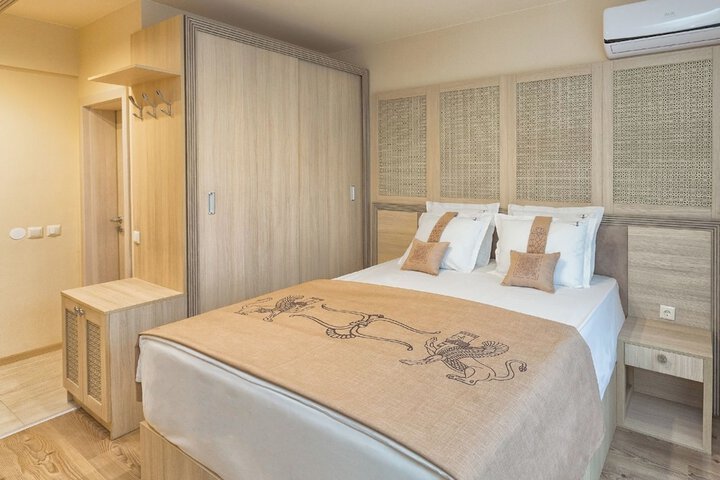Room 6 of 22