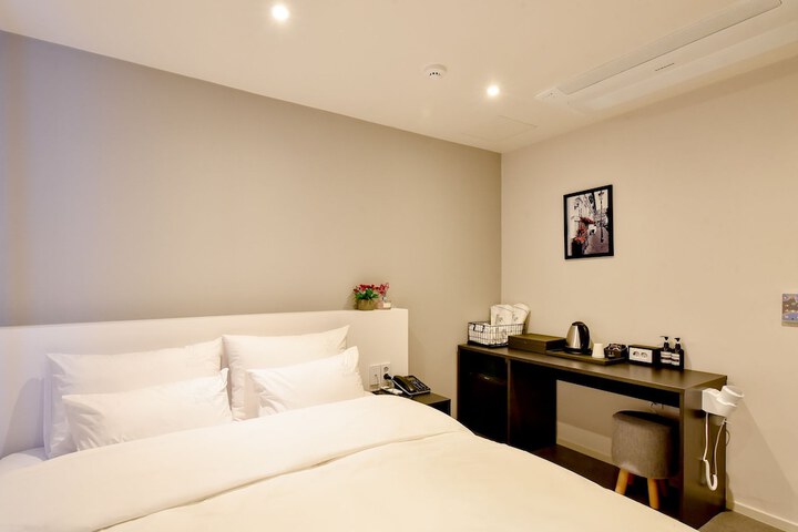Room 7 of 35